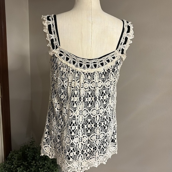 Karen Kane Textured cream crochet overlay on black tank Top w/ bow square neck L - Picture 3 of 8